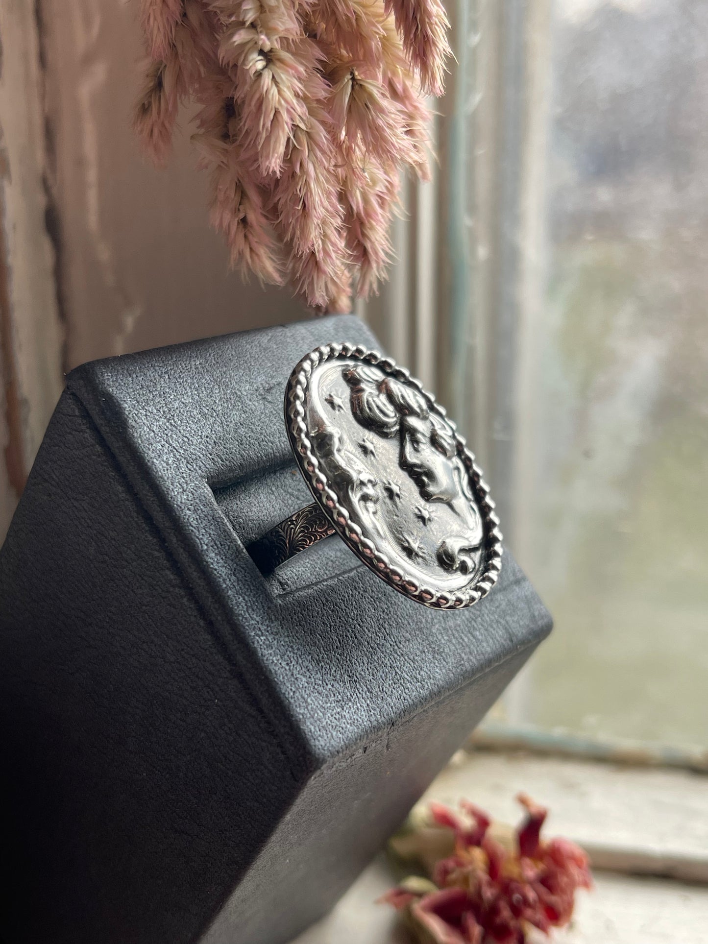 MTO Lady & The Moon Ring