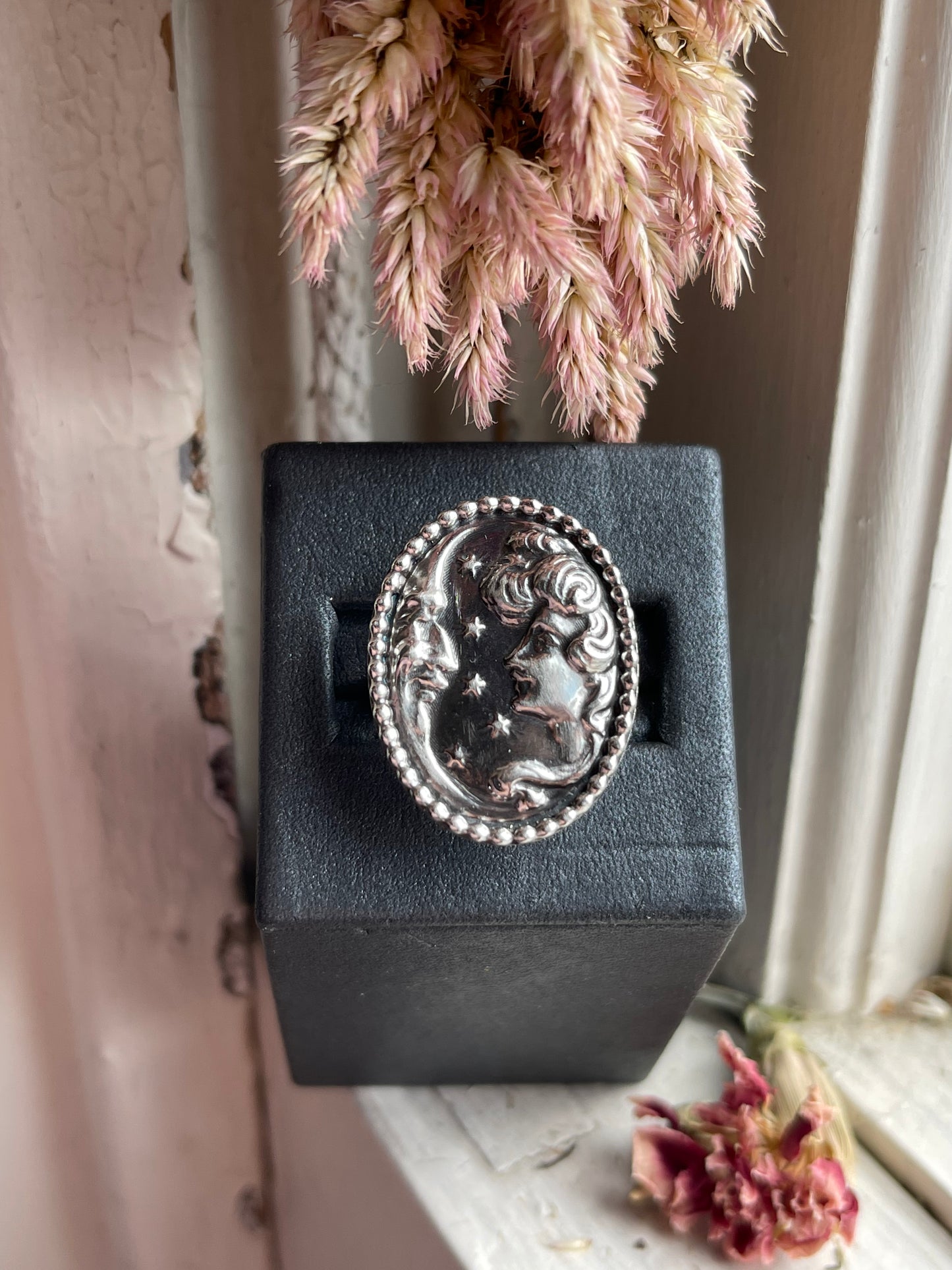 MTO Lady & The Moon Ring