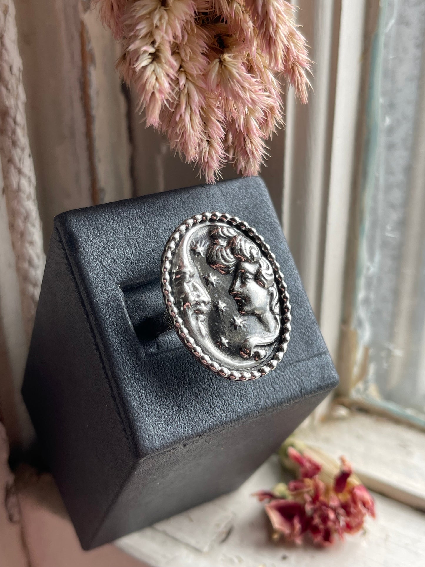 MTO Lady & The Moon Ring